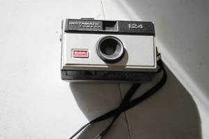 lot 542 image: Vintage Kodak Instamatic 124 Camera