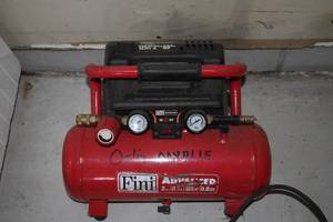 lot 630 image: Fini 2 Gallon Air Compressor with 125 PSI Max Pressure
