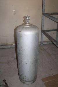 lot 641 image: Used Aluminum Gas Cylinder with Valve - 80 Cubic Feet