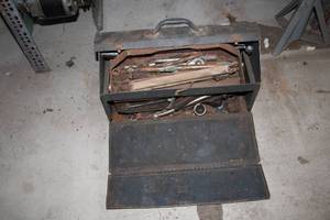 lot 649 image: Vintage Metal Tool Box with Assorted Hand Tools