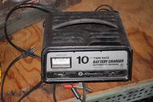lot 688 image: Schumacher 10 Amp Twin Rate Battery Charger - Model SE-40MA