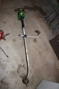 lot 692 image: Used Echo 16 String Trimmer with Straight Shaft