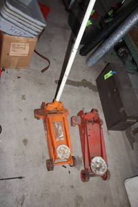 lot 710 image: Set of 2 Heavy-Duty Hydraulic Floor Jacks in Used Condition