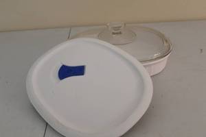 lot 216 image: Set of 2 Vintage Baking Dishes with Glass Lids