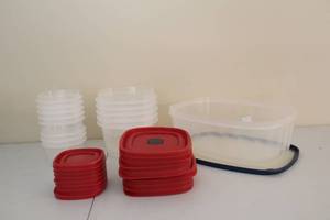 lot 221 image: Set of 12 Food Storage Containers with Red Lids