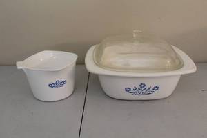 lot 222 image: Vintage Corning Ware 4-Cup Sauce Maker and Square Baking Dish Set