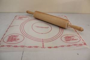 lot 223 image: Tupperware Rolling Pin with Pastry Mat