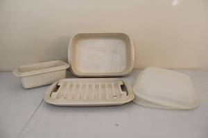lot 233 image: Collection of 4 Vintage Cream Plastic Dishware with Lids