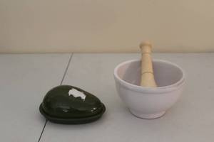lot 234 image: White Ceramic Mortar and Pestle Set with Avocado Shaped Lid