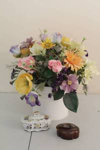 lot 261 image: Vintage Decorative Floral Arrangement with Two Trinket Boxes