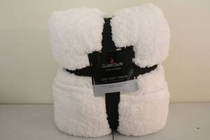 lot 266 image: Cuddl Duds Cozy Soft Throw Blanket 50 x 60 Sherpa