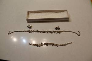 lot 273 image: Vintage Gold-tone Bracelet and Earring Set with Colorful Stones