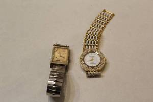 lot 290 image: Lot of 2 Vintage Womens Watches - Geneva and Unbranded