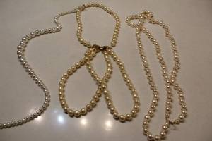 lot 296 image: Collection of 3 Pearl Necklaces with Gold Clasps