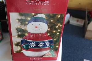 lot 346 image: Winter Friends Collection Snowman Cookie Jar by St. Nicholas Square