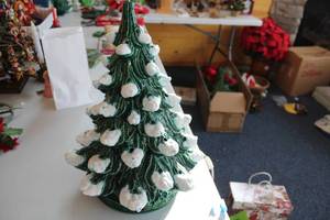 lot 349 image: Vintage Light-Up Ceramic Christmas Tree with Original Cord