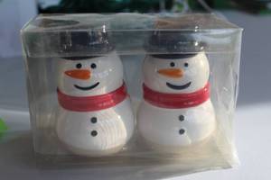 lot 351 image: Set of 2 Holiday Snowman Salt and Pepper Shakers