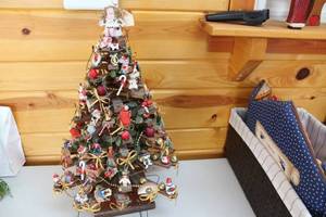 lot 353 image: Light-Up Decorative Christmas Tree with Ornaments and Garland