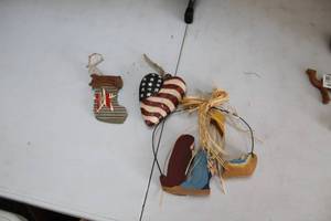 lot 373 image: Set of 4 Handmade Decorative Holiday Ornaments