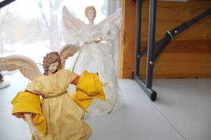 lot 404 image: Collection of 2 Decorative Angel Figurines