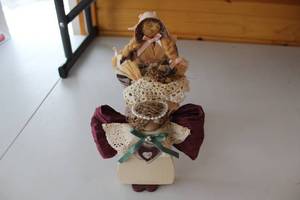 lot 406 image: Set of 2 Handmade Decorative Angels with Lace and Ribbons