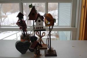 lot 411 image: Assorted Handcrafted Decorative Birdhouses and Figurines
