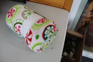 lot 496 image: Be Merry Holiday Throw Blanket - 50 x 60 inches - 100% Polyester