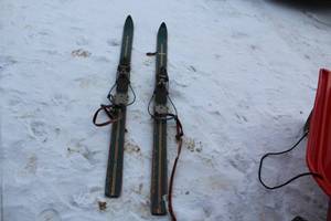 lot 571 image: Vintage Nordic Ski Set with Bindings