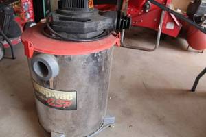 lot 585 image: Used Shop-Vac 10 Gallon WetDry Vacuum Cleaner