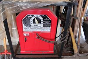 lot 604 image: Lincoln Electric AC-225-S Arc Welder with Cables