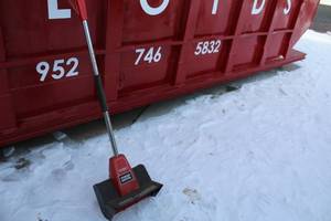lot 607 image: Toro Electric Power Shovel and Super Blower Vac Combo