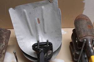 lot 614 image: Collection of Garden and Snow Tools including Shovel and Rake
