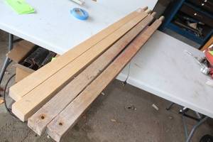 lot 622 image: Set of 4 Wooden Poles for Construction or Support
