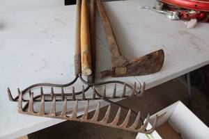 lot 624 image: Set of 3 Vintage Garden Tools with Wooden Handles