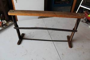 lot 626 image: Vintage Wooden and Metal Workbench Base Frame