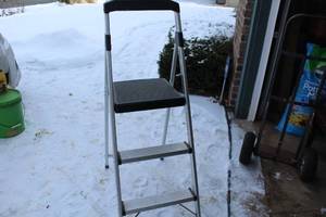 lot 651 image: Gorilla Ladders 3-Step Folding Ladder