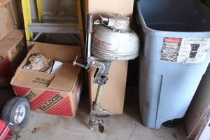 lot 699 image: Vintage Johnson Sea Horse Outboard Boat Motor