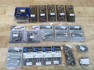 lot 74 image: Lot of Assorted Screws