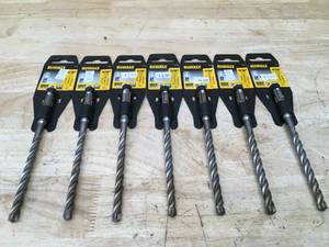 lot 76 image: Lot of 7 - DeWalt 516 SDS Drill Bits Model # DW5524