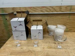 lot 88 image: Lot of 16 Glasses
