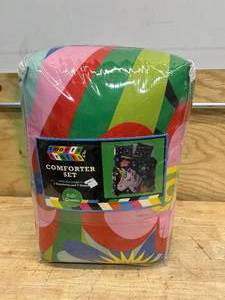 lot 58 image: SMARTS & CRAFTS FullQueen Comforter Set