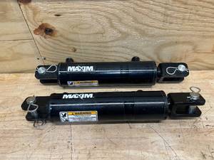 lot 123 image: MAXIM Lot of 2-  WC Welded Cylinders 3 Bore x 8 Stroke, 3000 PSI, 1.5 Rod Diameter with SAE #8 Port Size, Retracted 18.25 and Extended Length 26.25, 1 Pin Dia.