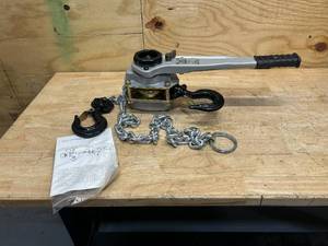 lot 136 image: IRONTON 3300 LB. Manual Lever Hoist