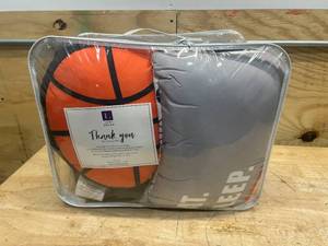 lot 147 image: Basketball Themed 4 PC Twin Bedset
