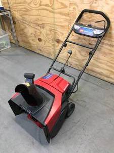 lot 2 image: Toro 21 Power Clear e21 60V Snow Blower Model # 39901 - Tool Only