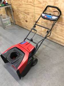 lot 4 image: Toro 21 Power Clear e21 60V Snow Blower Model # 39901 - Tool Only