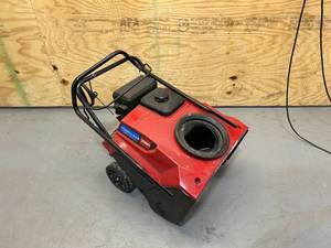 lot 185 image: TORO 21 Power Clear 721 E Gas Snow Blower