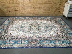 lot 198 image: 9 x 12 Area Rug