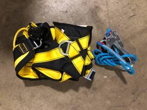 VEVOR Safety Harness Full Body Harness Fall Protection with Side Rings and Dorsal D-Rings 340 lbs. Maximum Weight   Customer Returns See Pictures