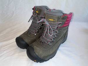 KEEN Womens Insulated Boots Size 6.5